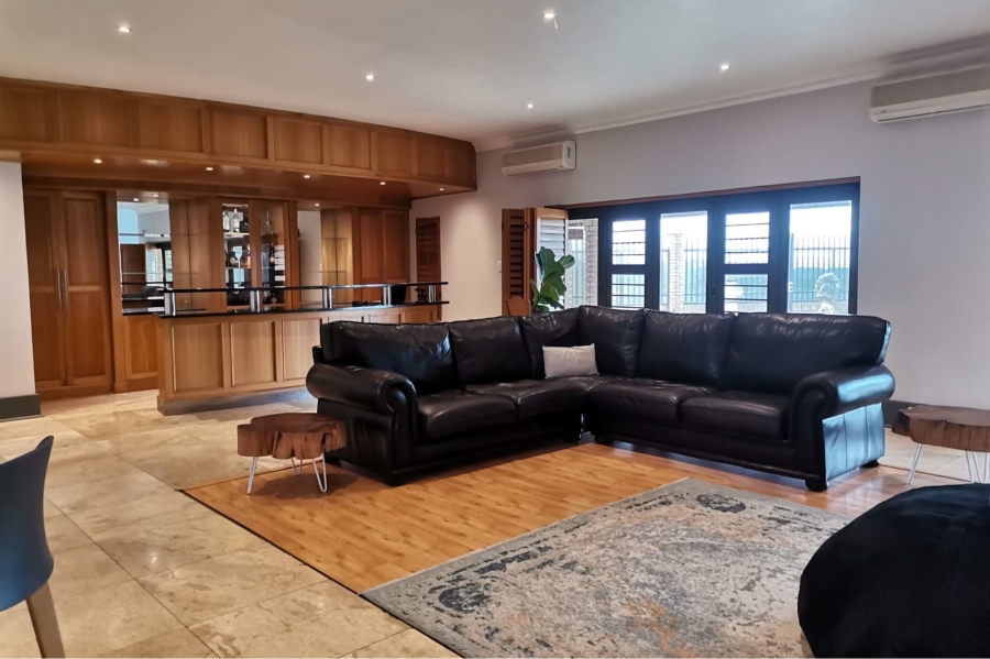 5 Bedroom Property for Sale in Bluewater Bay Eastern Cape